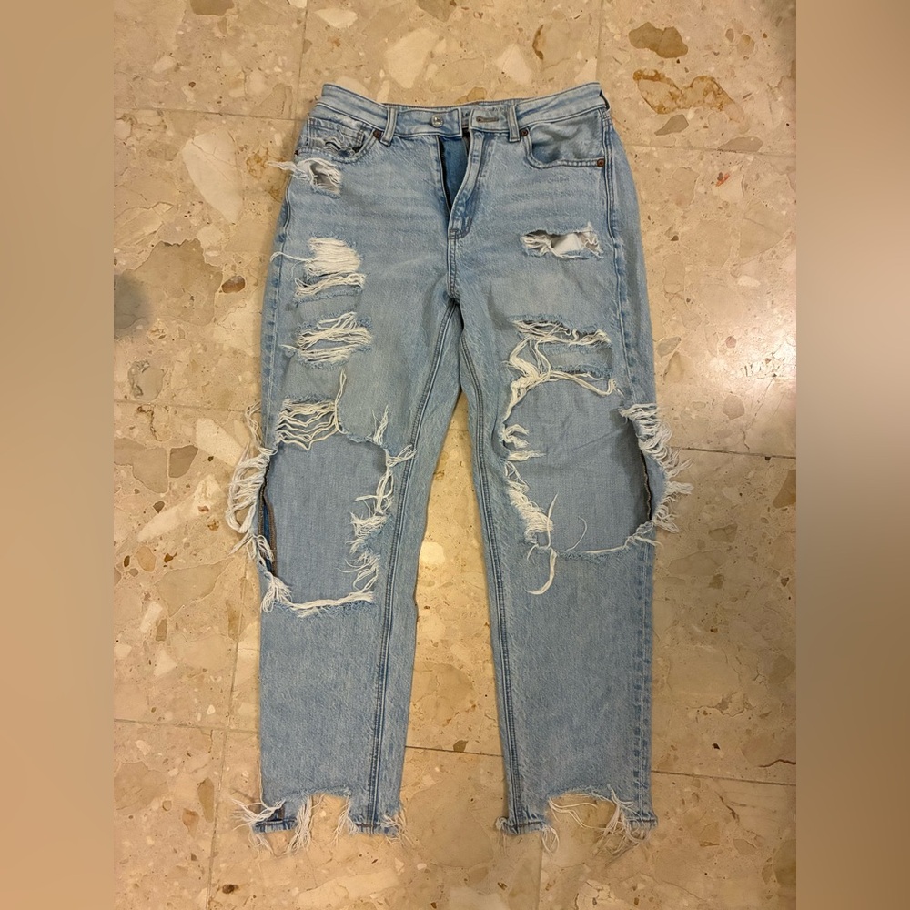 American Eagle Ripped Mom Jean